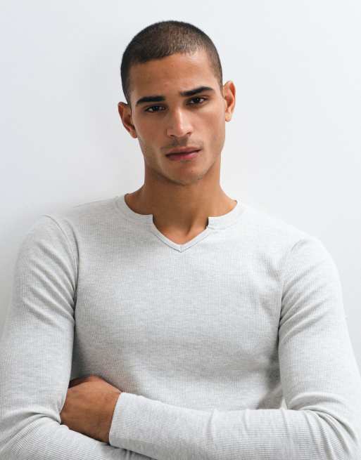 ASOS DESIGN eng anliegendes Langarm-T-Shirt mit gekerbtem Ausschnitt in Grau meliert, 3 von 5