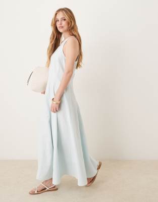 ASOS DESIGN - Eng anliegendes Midikleid in Babyblau mit Schlitzausschnitt und Nähten