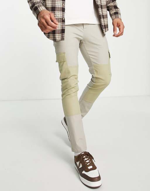 ASOS DESIGN – Eng geschnittene Cargohose mit Einsätzen in Beige