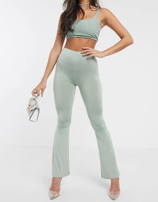 ASOS DESIGN – Bralette mit eckigem Ausschnitt und Schlaghose in Salbeigrün, Kombiteil, 3 von 3