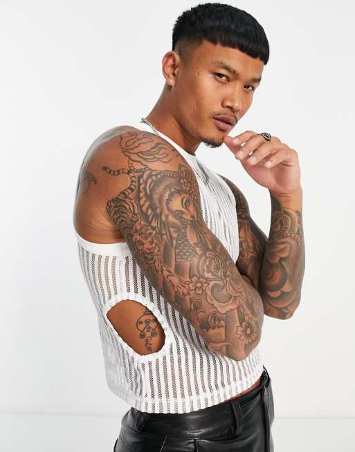 ASOS DESIGN – Eng geschnittenes Trägertop in Weiß mit Spitze und seitlichen Zierausschnitten