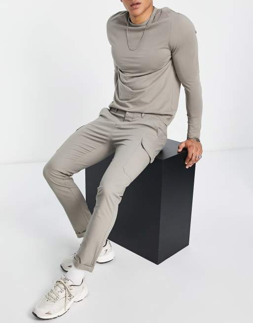 ASOS DESIGN – Enge Cargohose in Dunkelbeige