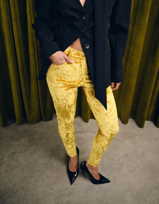 ASOS DESIGN – Enge Hose aus Samt in Gold mit fünf Taschen, 2 von 5