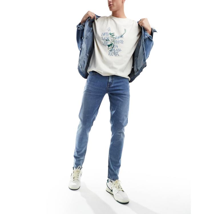 ASOS DESIGN – Enge Jeans in verwaschenem Mittelblau ASOS