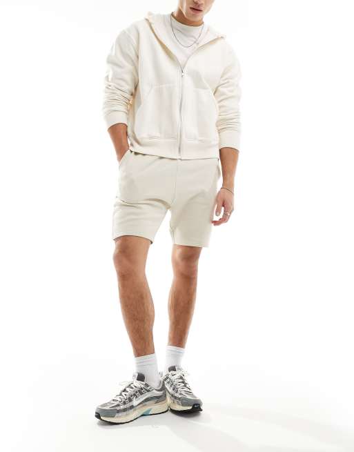 ASOS DESIGN – Enge Shorts in Steinbeige