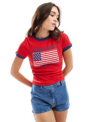 ASOS DESIGN - Enges Ringer-T-Shirt in Rot mit USA-Flaggengrafik