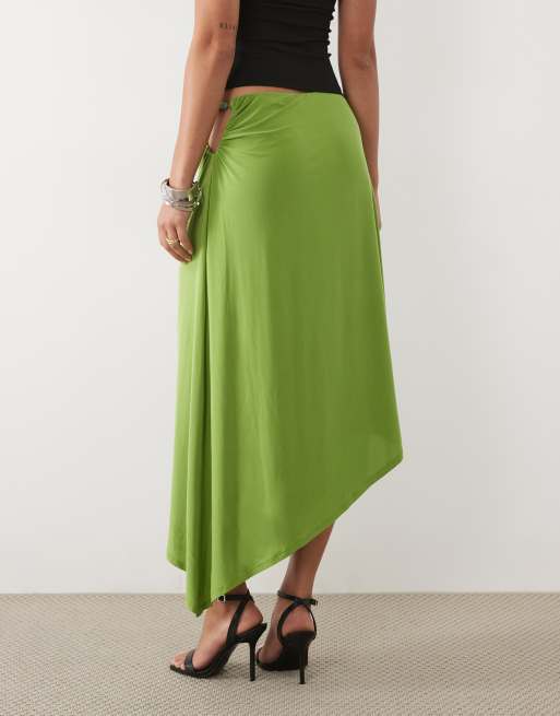 ASOS DESIGN ensemble 2 pièces crop asymétrique avec perles en olive, 2 de 5