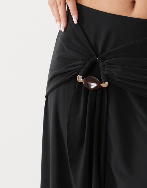 ASOS DESIGN ensemble 2 pièces jupe courte à ourlet pointu avec détails métalliques en noir, 3 de 5