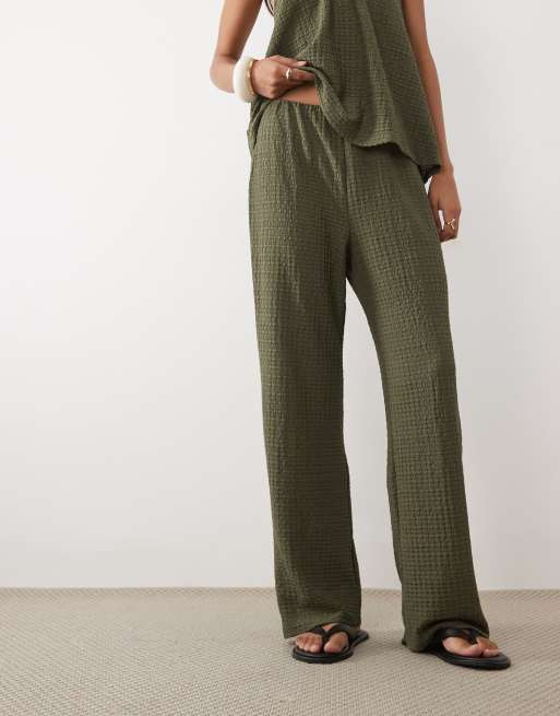 ASOS DESIGN ensemble 2 pièces pantalon en tissu texturé kaki, 2 de 5