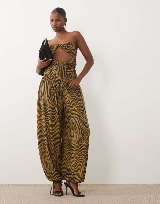 ASOS DESIGN ensemble 2 pièces top bandeau en tulle imprimé à découpes torsadé à zébrures, 2 de 4
