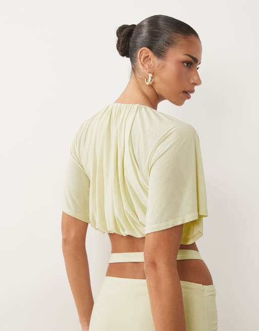 ASOS DESIGN ensemble 2 pièces top fluide drapé avec bordure coquillage en crème, 4 de 4