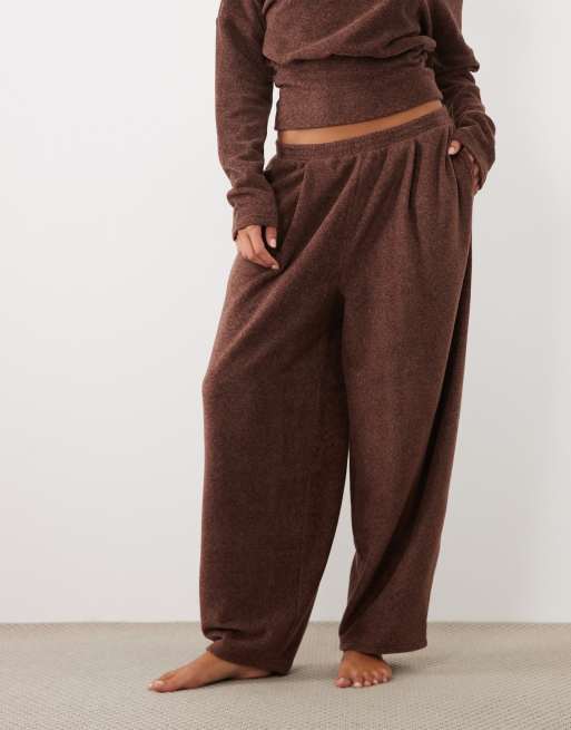 ASOS DESIGN ensemble à coordonner lounge jogger ballon en molleton léger couleur chocolat, 4 de 5
