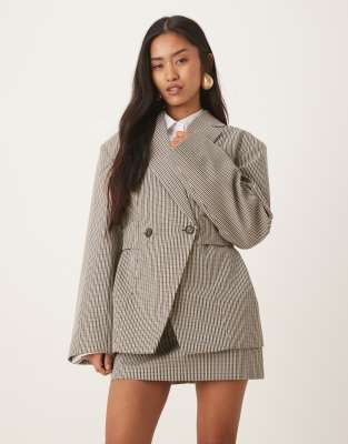 ASOS DESIGN - Ensemble blazer habillé à carreaux avec détail en métal et mini-jupe à carreaux | ASOS