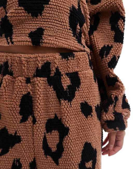 ASOS DESIGN - Ensemble confort avec sweat à capuche et pantalon de jogging en nid d'abeille - Imprimé léopard, 3 de 4