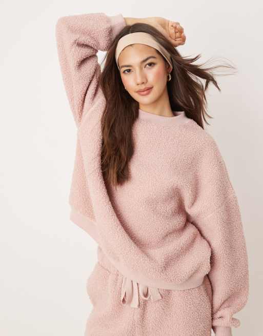 ASOS DESIGN - Ensemble confort avec sweat et pantalon ample en imitation peau de mouton - Vieux rose, 3 de 4