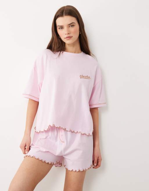 ASOS DESIGN - Ensemble de pyjama à bords ondulés avec short et t-shirt à manches courtes et broderie « Siesta » - Rose, 3 de 4