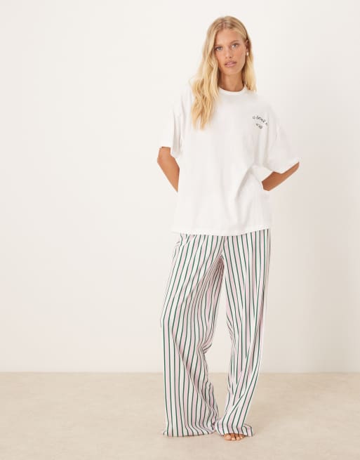 ASOS DESIGN - Ensemble de pyjama avec t-shirt oversize à motif lit et pantalon ample à rayures