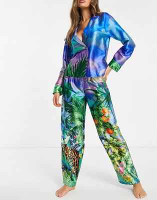 Femme Ensemble de pyjama de qualité supérieure avec chemise croisée et pantalon en satin à motif léopard végétal - Multicolore