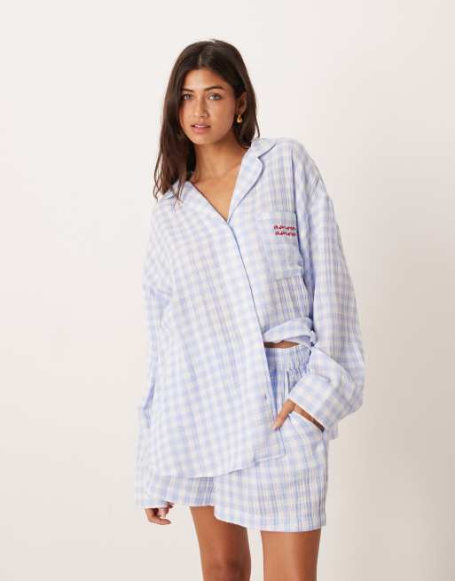 ASOS DESIGN - Ensemble de pyjama en gaze de coton avec chemise manches longues brodée et short ample - Vichy bleu, 2 de 4