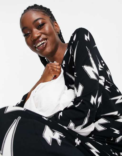 ASOS DESIGN - Ensemble de pyjama en viscose à imprimé éclairs avec top à manches longues et pantalon - Noir, 3 de 4