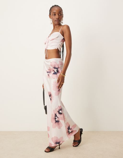 ASOS DESIGN - Ensemble jupe longue coupée en biais et caraco en satin à fleurs style aquarelle