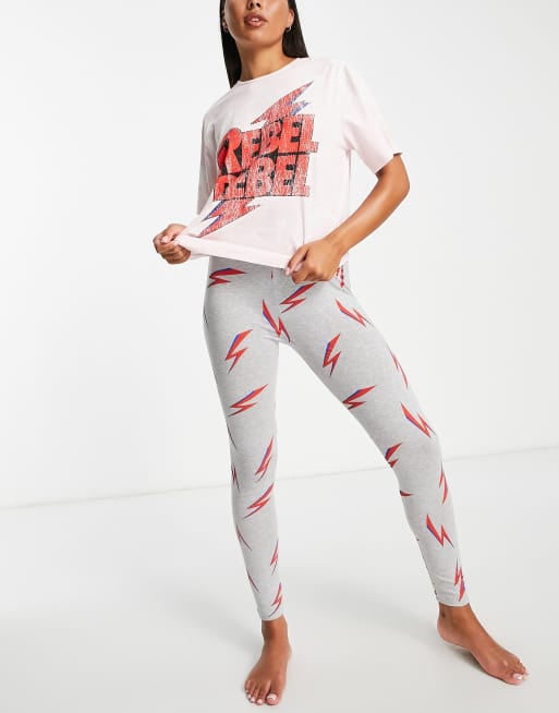 ASOS DESIGN - Ensemble pyjama à motif Bowie avec t-shirt oversize et legging - Rose et gris