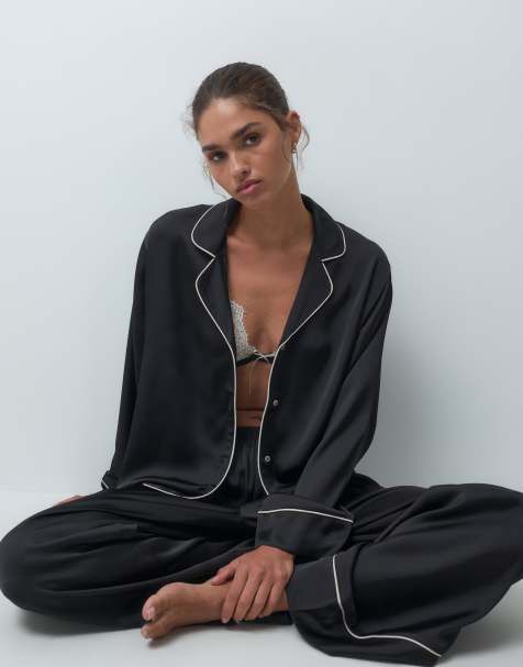 ASOS DESIGN ensemble pyjama en satin noir avec chemise et pantalon - view 1