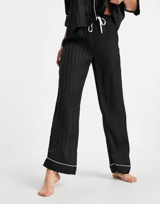 ASOS DESIGN - Ensemble pyjama pantalon et chemise à manches courtes et rayures en jacquard de satin - Noir, 3 de 4