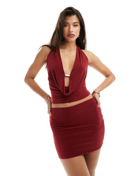 ASOS DESIGN - Ensemble top dos-nu à décolleté plongeant et mini-jupe - Bordeaux - view 1