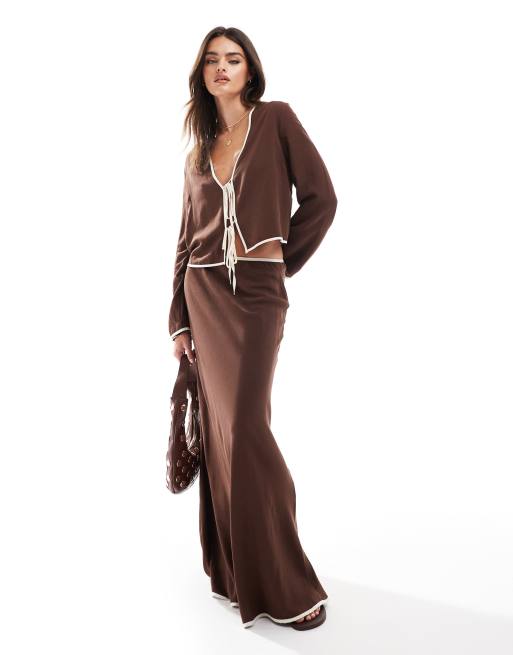 ASOS DESIGN - Ensemble top noué contrastant en lin mélangé et jupe - Marron