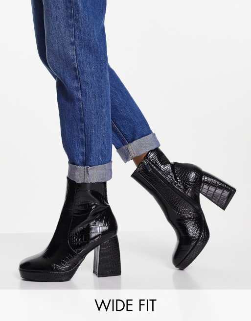 ASOS DESIGN - Era - Laarzen met hoge hakken, plateauzool en brede pasvorm in zwart met krokodillenmotief
