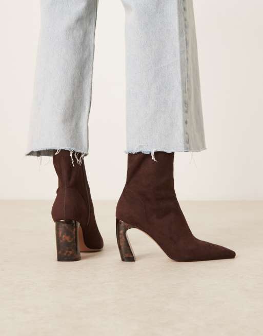 ASOS DESIGN – Esme – Chokladbruna ankelboots med böjda klackar i mockaimitation, 3 av 4