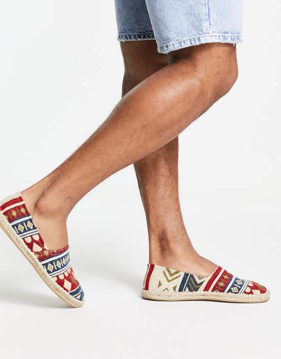 https://images.asos-media.com/products/asos-design-espadrilles-in-aztec-print/201551037-3?$n_550w$&wid=550&fit=constrain