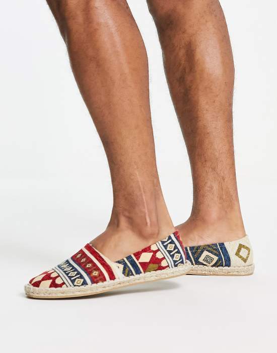 https://images.asos-media.com/products/asos-design-espadrilles-in-aztec-print/201551037-4?$n_550w$&wid=550&fit=constrain