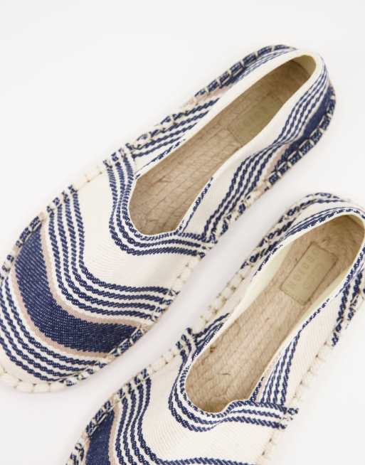 ASOS DESIGN espadrilles in stripes, 3 of 4
