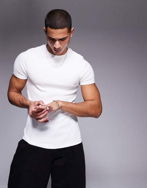 ASOS DESIGN – Essential – Biały prążkowany T-shirt o kroju podkreślającym sylwetkę