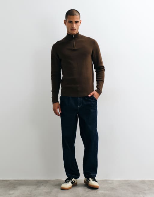 ASOS DESIGN Essential leichter Strickpullover mit Stehkragen in Braun, 3 von 5