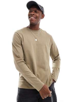 essential long sleeve crew neck T-shirt in khaki-Green