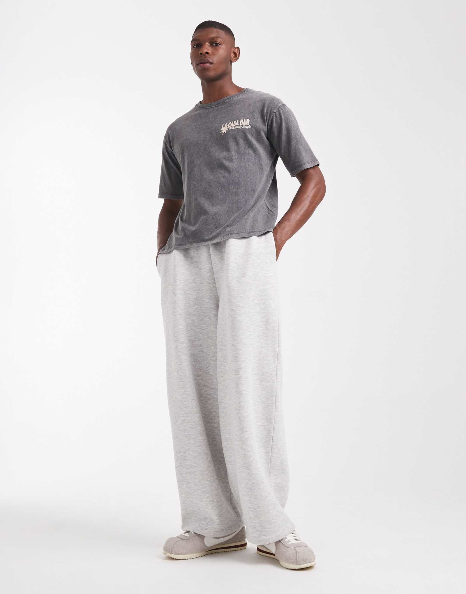 Свободные спортивные брюки ASOS DESIGN essential из серого вереска