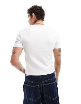 ASOS DESIGN ESSENTIAL MUSCLE FIT CROPPED RIBBED T-SHIRT 
