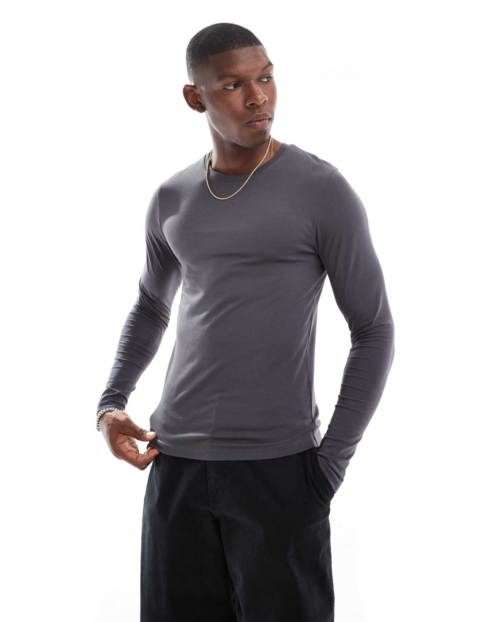 Футболка ASOS DESIGN essential muscle fit с длинным рукавом цвета древесного угля 