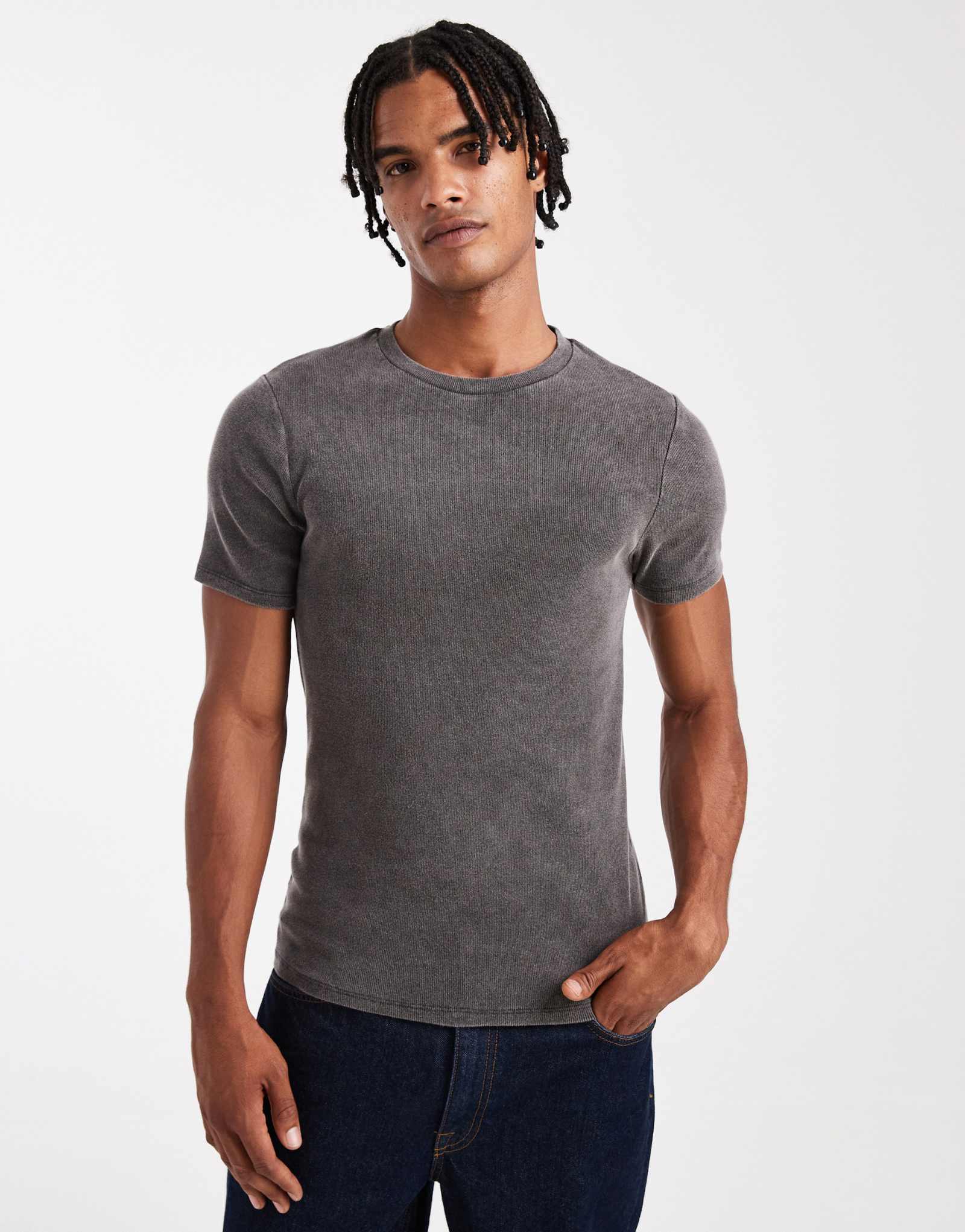Застиранная черная футболка ASOS DESIGN essential muscle fit 
