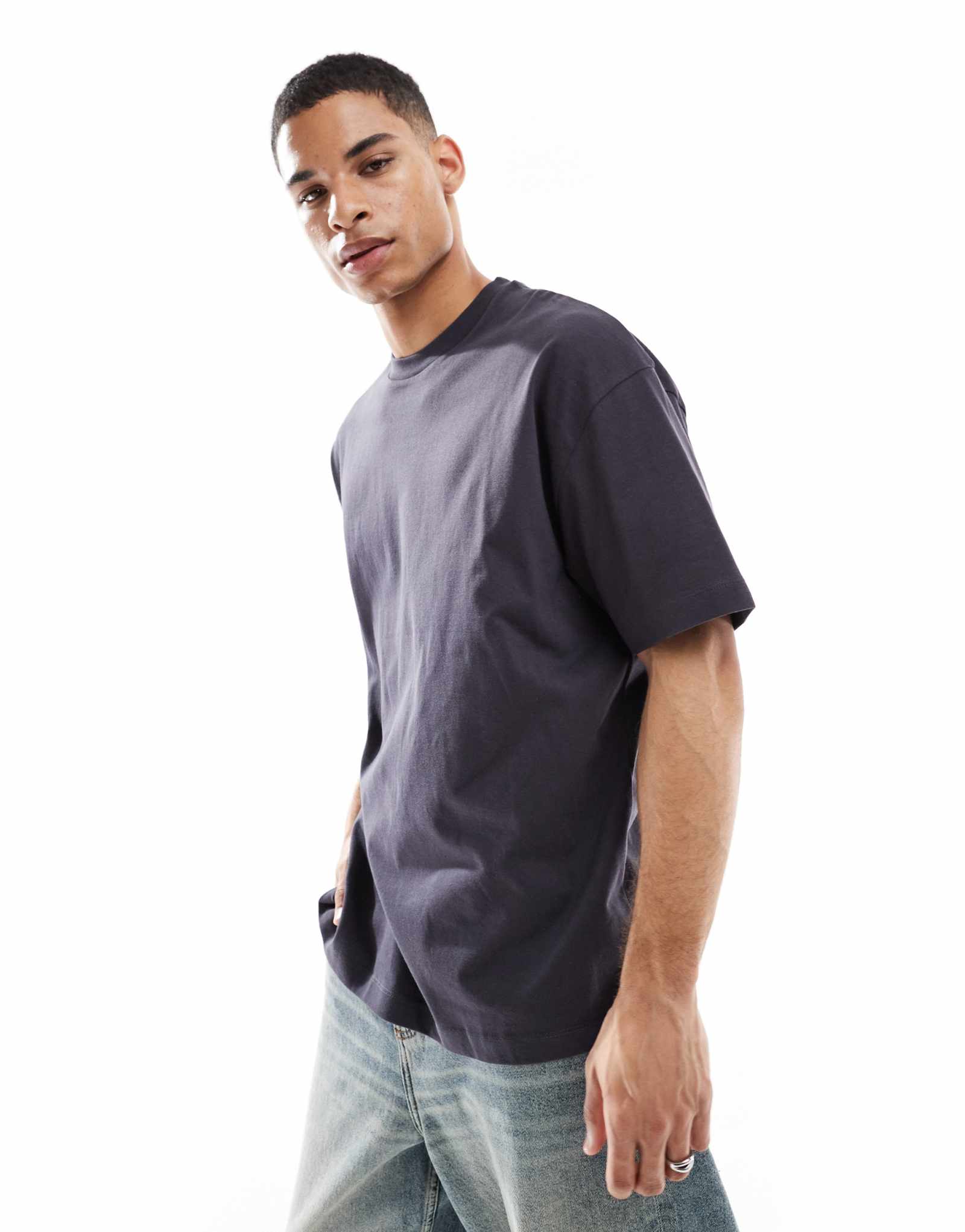 Футболка оверсайз essential от ASOS DESIGN цвета древесного угля   