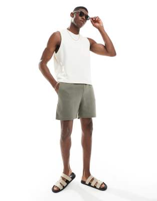 ASOS DESIGN - Essential - Røgede olivengrønne slim-shorts - view 1