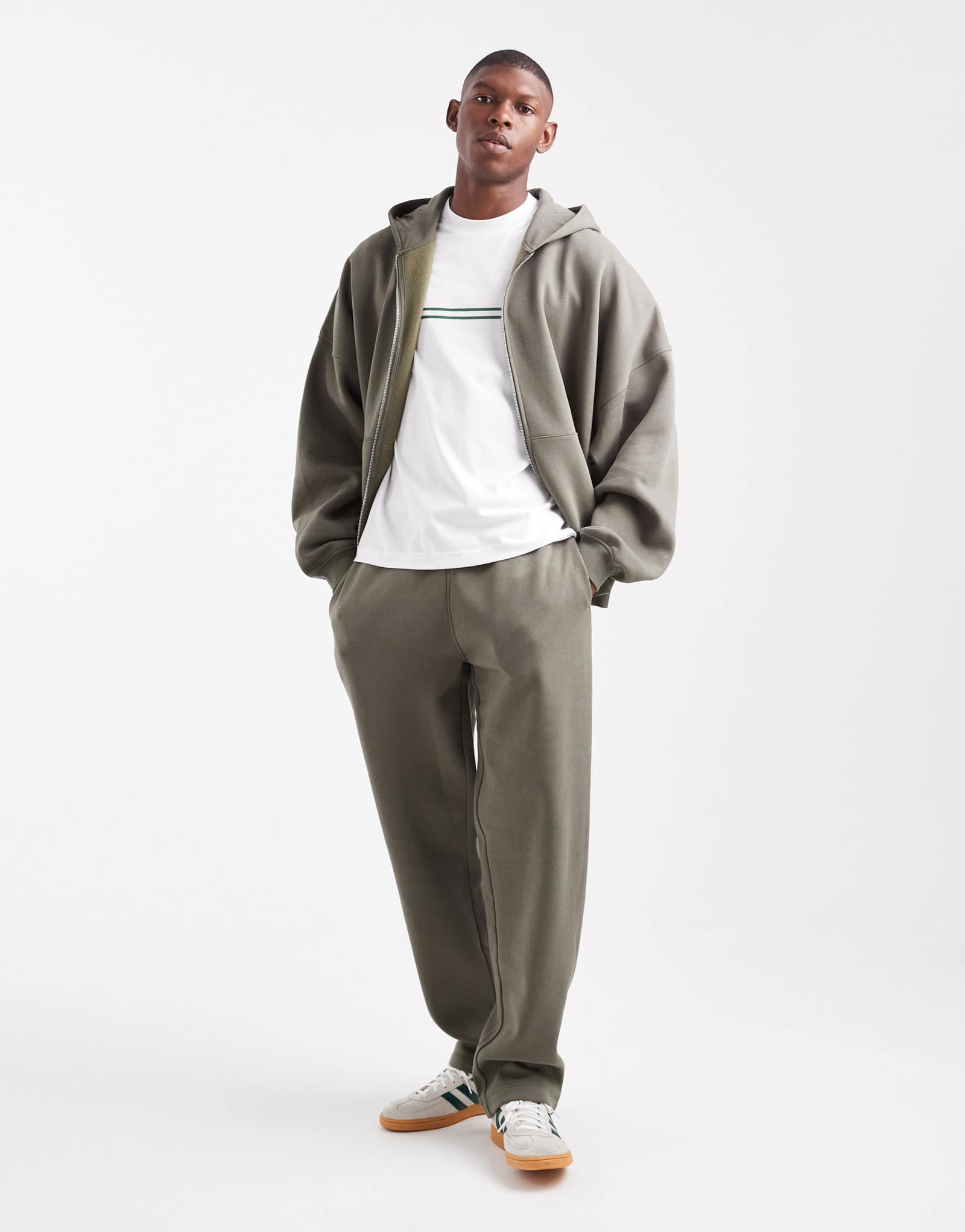Спортивные брюки ASOS DESIGN essential с прямыми штанинами зеленого цвета 