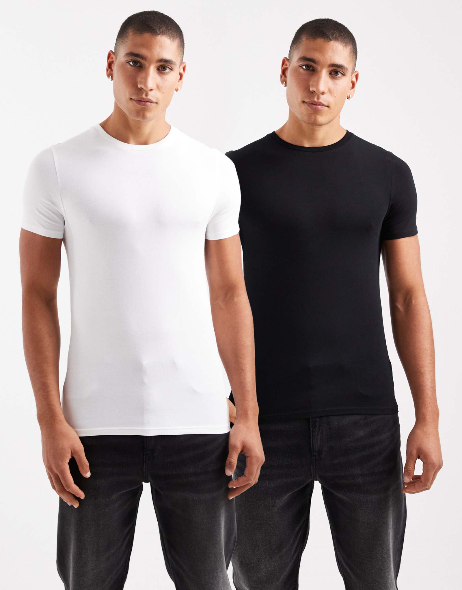 ASOS DESIGN essentials - 2 черно-белые футболки в обтяжку от бренда muscle fit