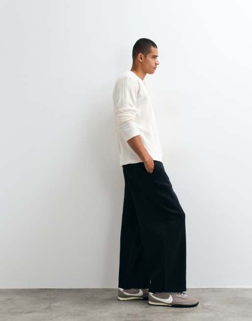 ASOS DESIGN essentials balloon jogger in black, 3 of 5
