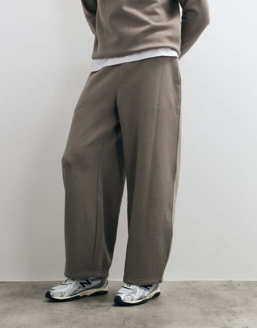 ASOS DESIGN essentials balloon jogger in Hematite, 3 of 5