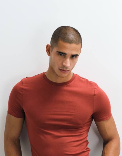ASOS DESIGN – Essentials – Bordowy T-shirt o kroju podkreślającym sylwetkę - view 1