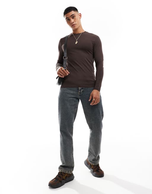 ASOS DESIGN - Essentials - Brun og tætsiddende T-shirt med lange ærmer